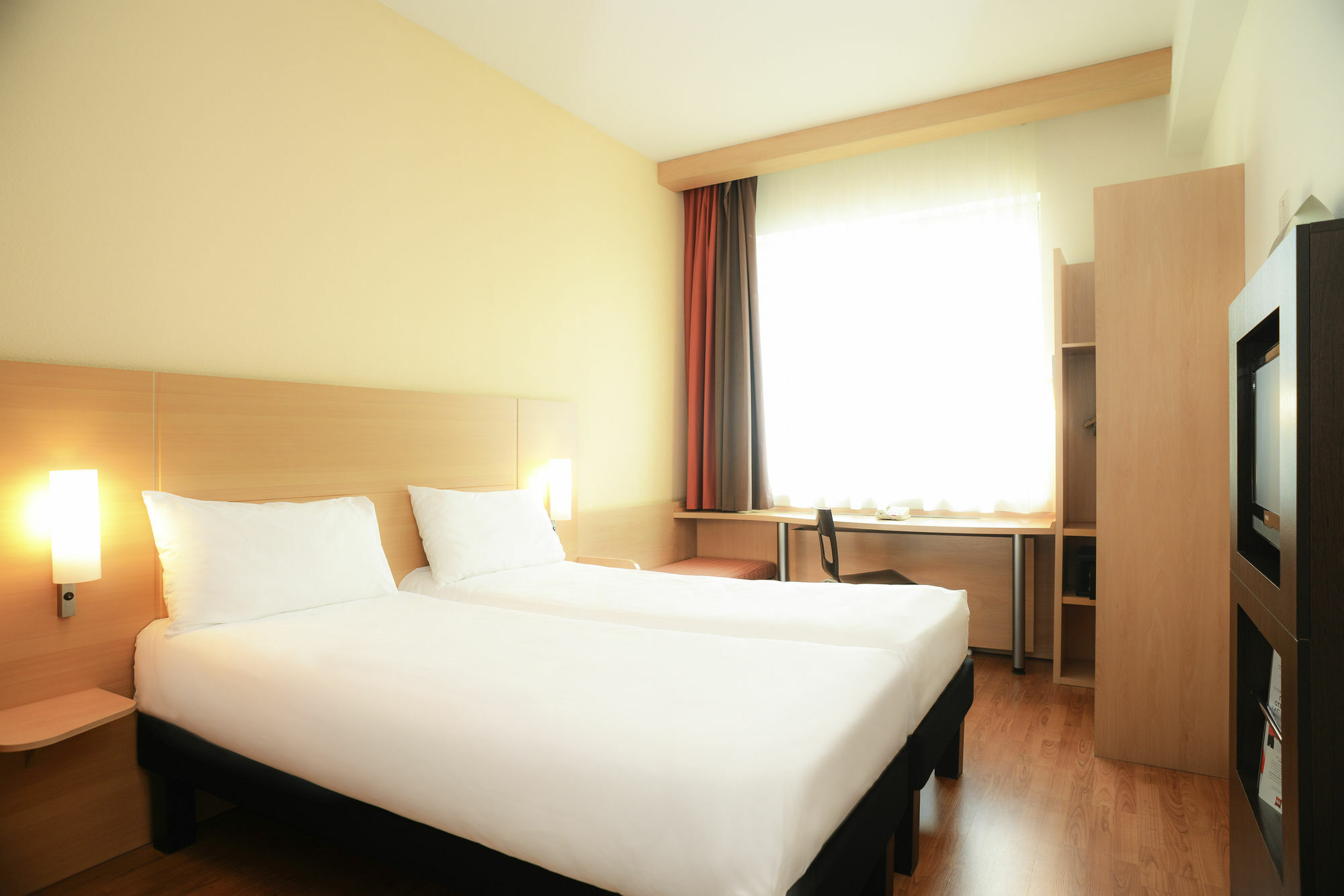 B&B Hotel Les Sables-D'Olonne Centre Gare Екстер'єр фото